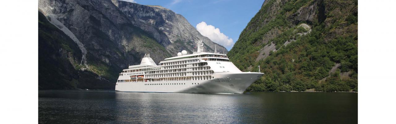 https://silversea-h.assetsadobe2.com/is/image/content/dam/silversea-com/ships/silver-whisper/ss7417.jpg?wid=2304&fit=hfit,1&fmt=pjpeg&pscan=5